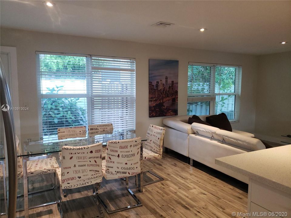 Recently Sold: $465,000 (2 beds, 2 baths, 1323 Square Feet)
