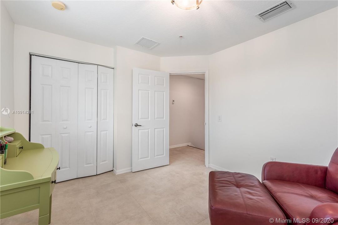 2nd bedroom with large closet