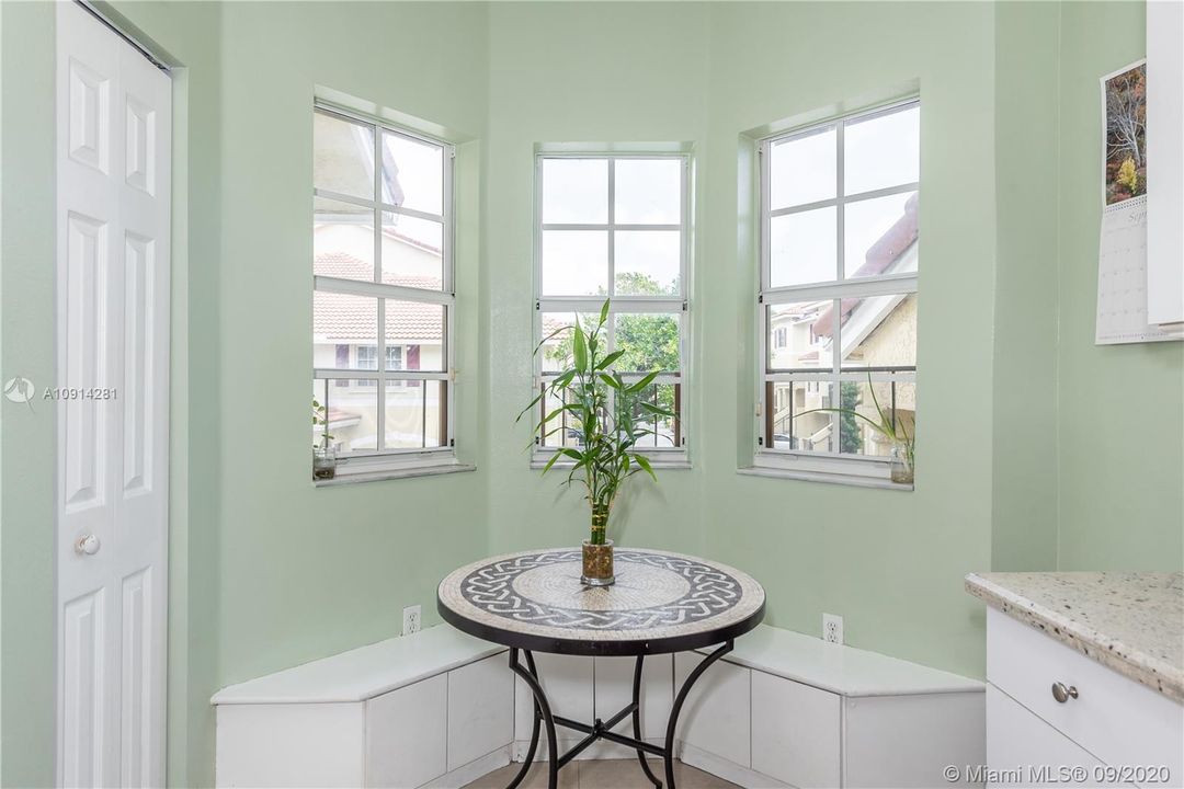 Breakfast nook, bay windows and pantry