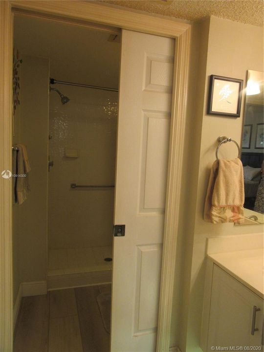Recently Sold: $148,500 (2 beds, 2 baths, 1215 Square Feet)