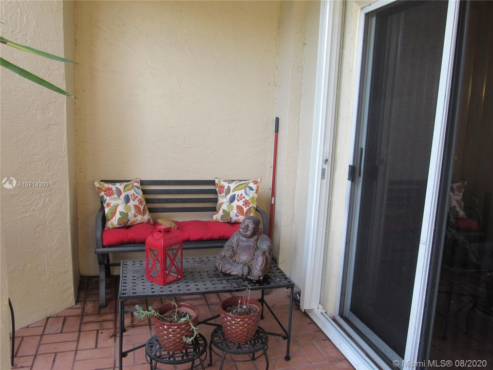 Recently Sold: $148,500 (2 beds, 2 baths, 1215 Square Feet)