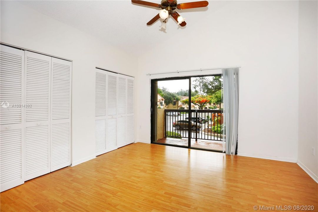 Recently Sold: $300,000 (2 beds, 2 baths, 1152 Square Feet)
