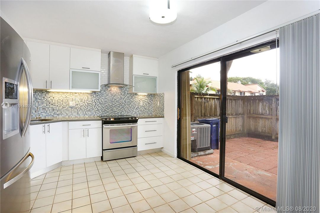Recently Sold: $300,000 (2 beds, 2 baths, 1152 Square Feet)