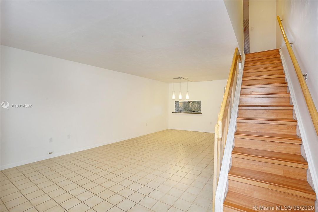 Recently Sold: $300,000 (2 beds, 2 baths, 1152 Square Feet)