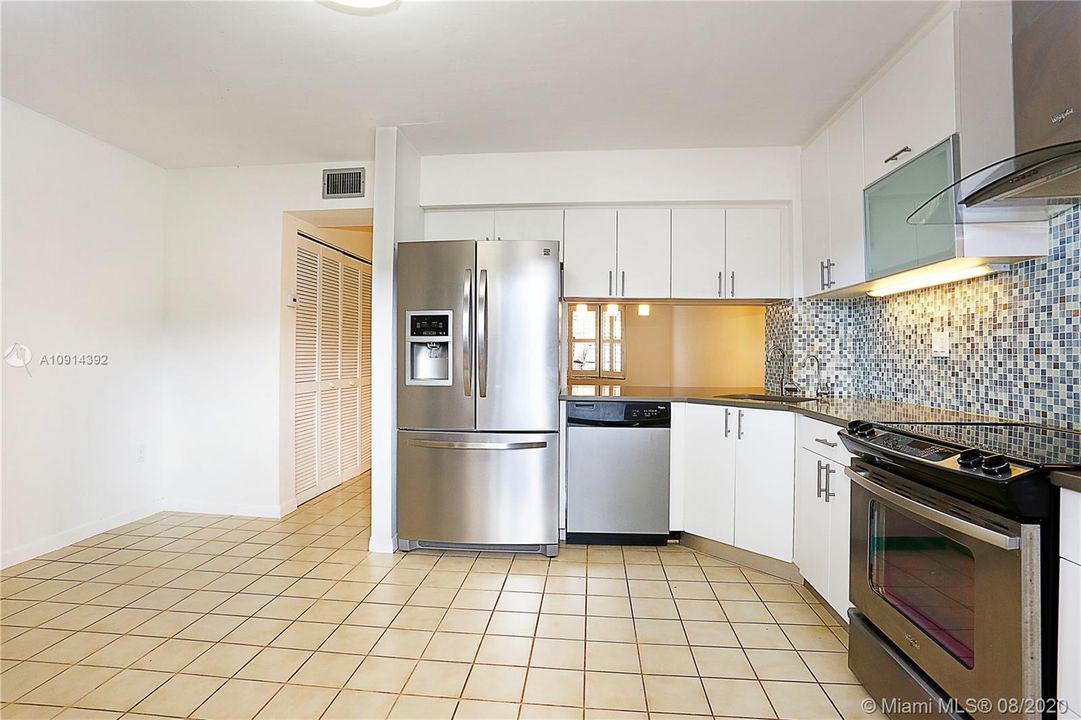 Recently Sold: $300,000 (2 beds, 2 baths, 1152 Square Feet)