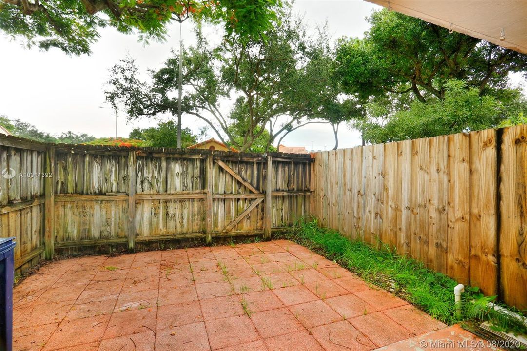 Recently Sold: $300,000 (2 beds, 2 baths, 1152 Square Feet)