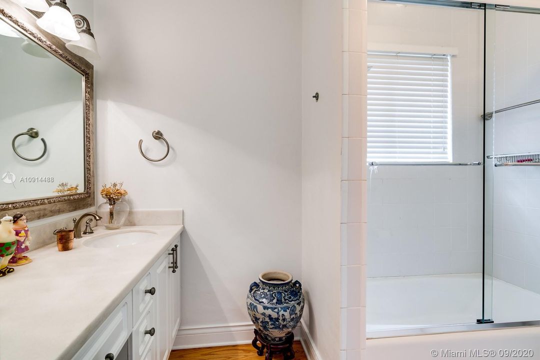 Recently Sold: $1,980,000 (4 beds, 4 baths, 3406 Square Feet)