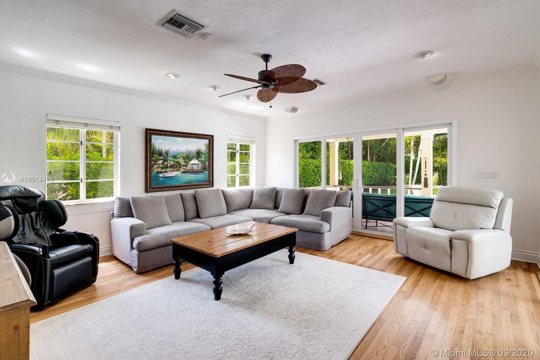 Recently Sold: $1,980,000 (4 beds, 4 baths, 3406 Square Feet)
