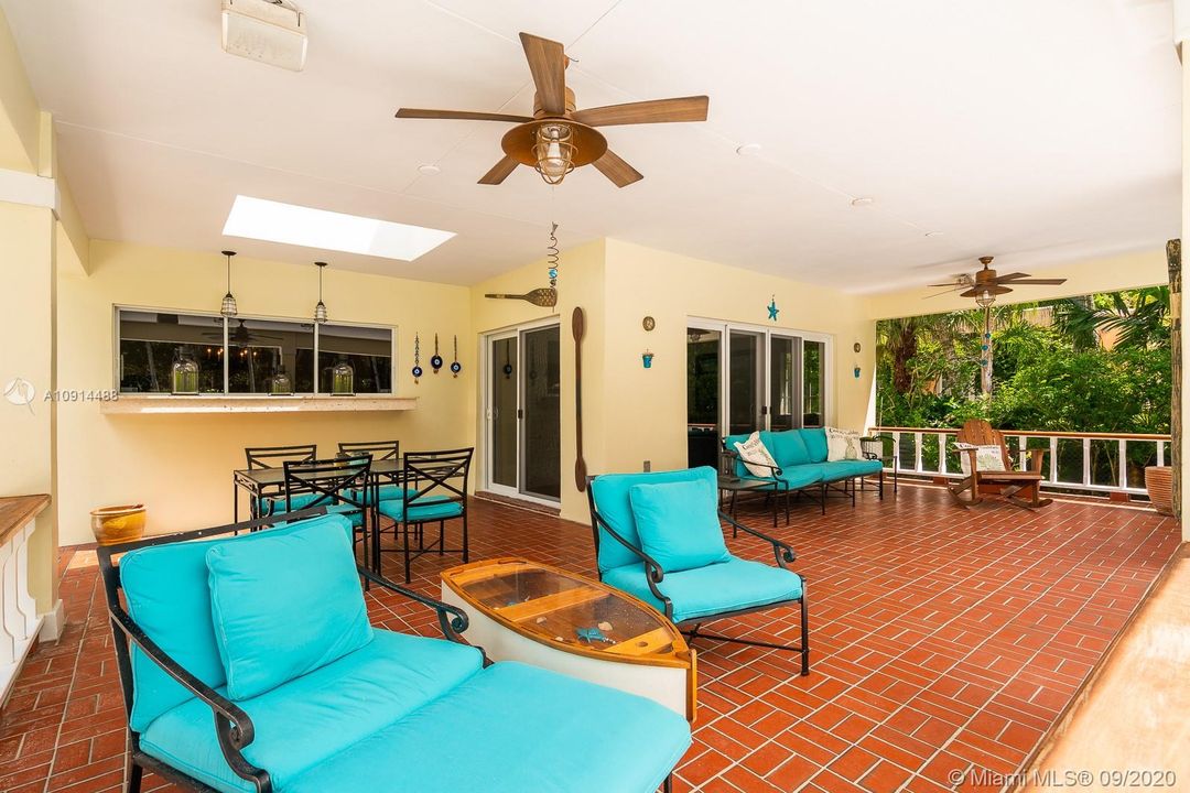 Recently Sold: $1,980,000 (4 beds, 4 baths, 3406 Square Feet)