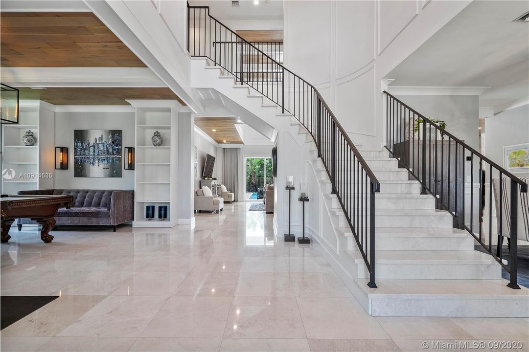 Недавно продано: $2,495,000 (5 спален, 5 ванн, 4513 Квадратных фут)