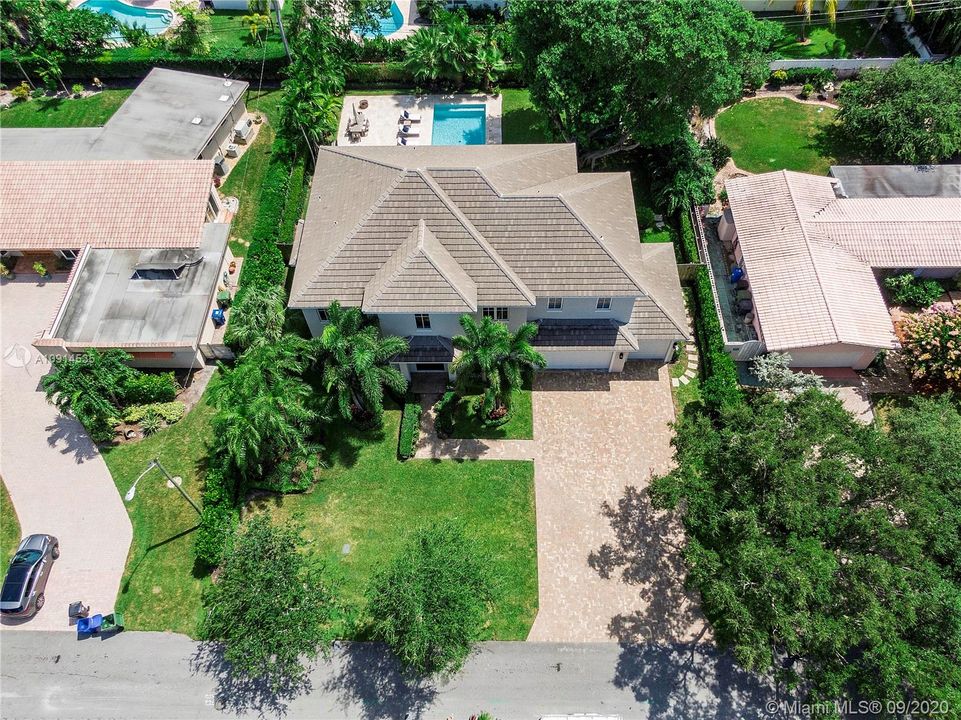 Недавно продано: $2,495,000 (5 спален, 5 ванн, 4513 Квадратных фут)