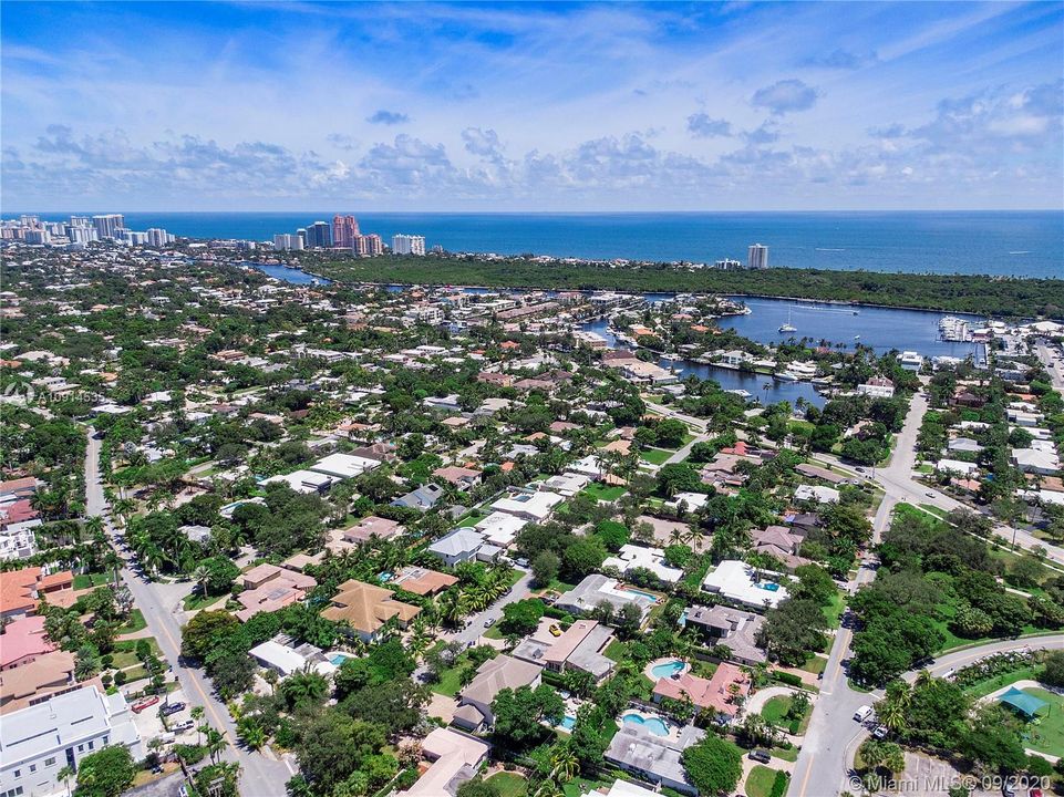 Недавно продано: $2,495,000 (5 спален, 5 ванн, 4513 Квадратных фут)