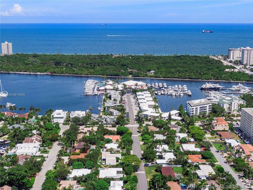 Недавно продано: $2,495,000 (5 спален, 5 ванн, 4513 Квадратных фут)