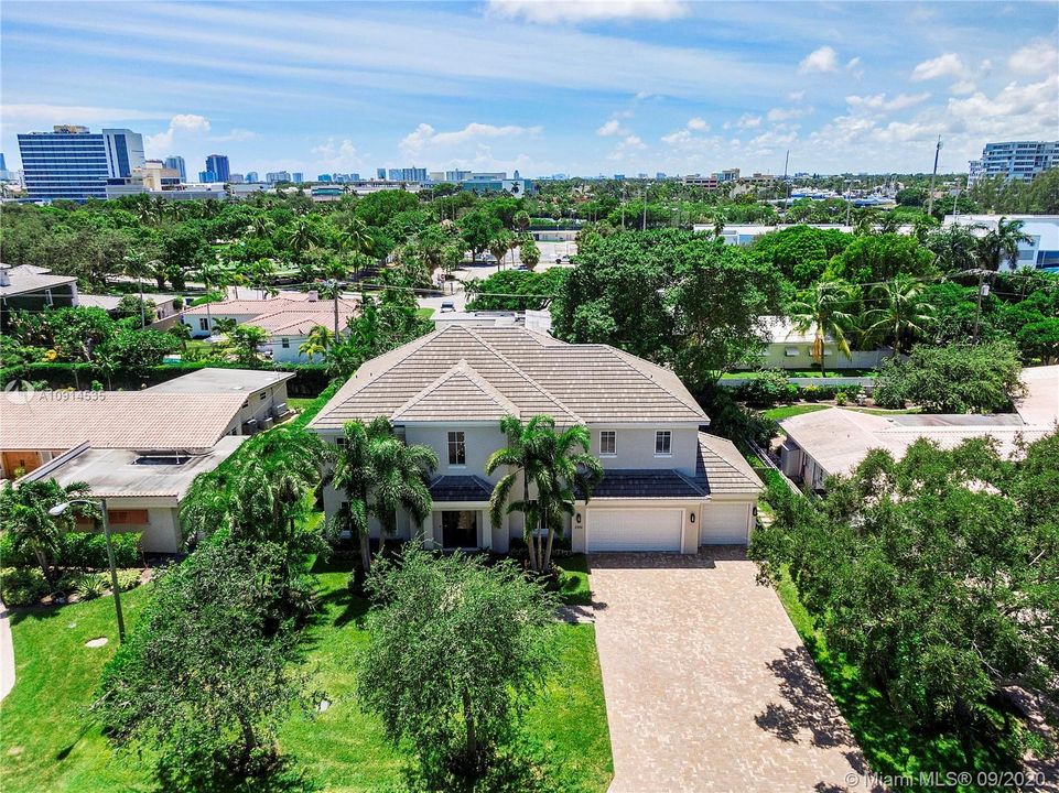 Недавно продано: $2,495,000 (5 спален, 5 ванн, 4513 Квадратных фут)