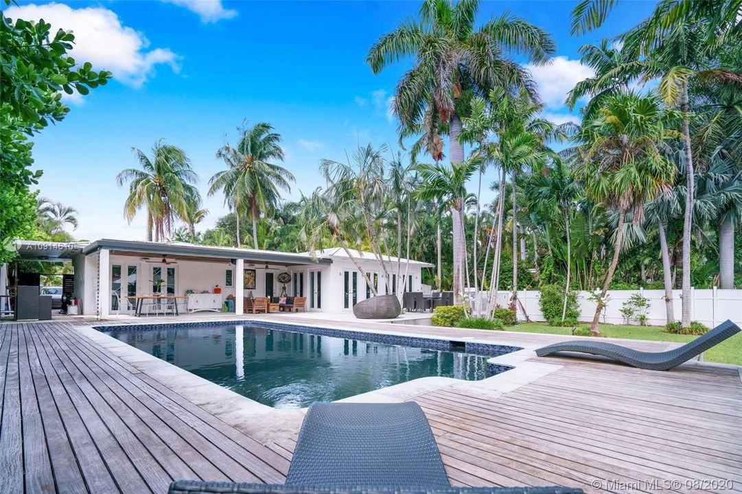 Недавно продано: $1,599,000 (3 спален, 3 ванн, 1187 Квадратных фут)