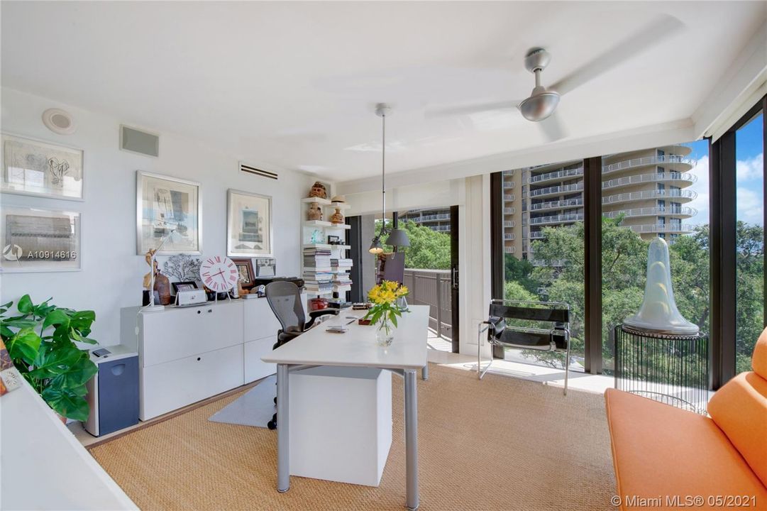 Recently Sold: $1,365,000 (3 beds, 2 baths, 1587 Square Feet)