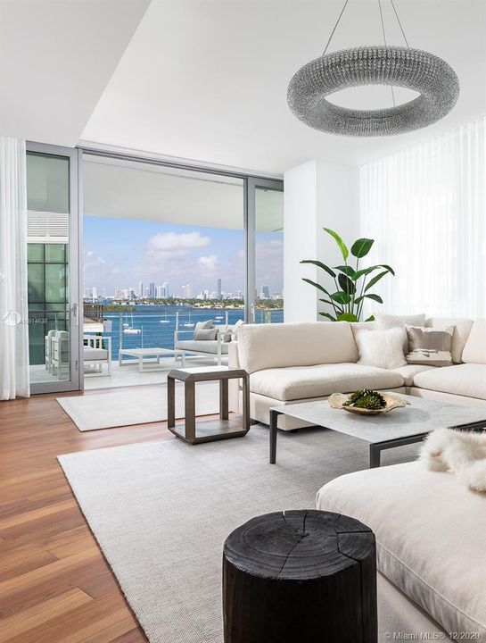 Recently Sold: $2,320,000 (2 beds, 2 baths, 2282 Square Feet)