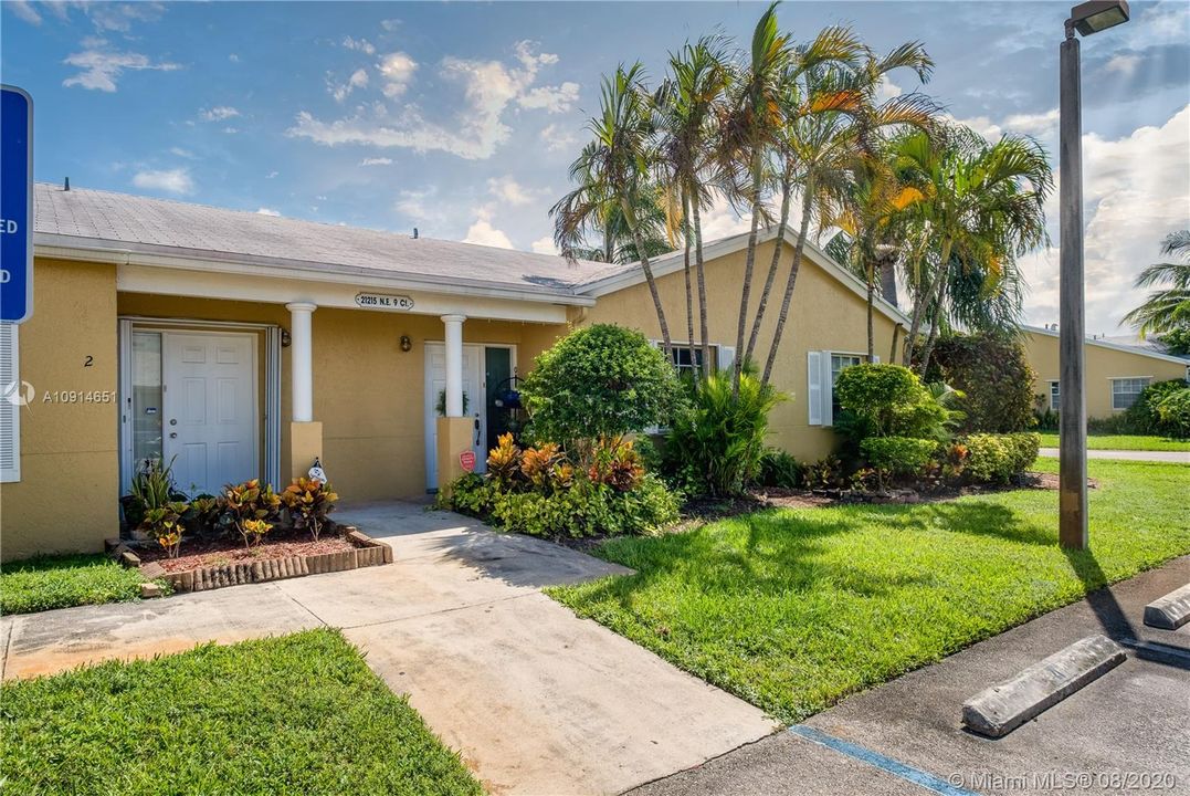 Recently Sold: $190,000 (3 beds, 2 baths, 1090 Square Feet)