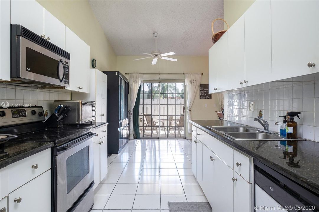 Recently Sold: $190,000 (3 beds, 2 baths, 1090 Square Feet)
