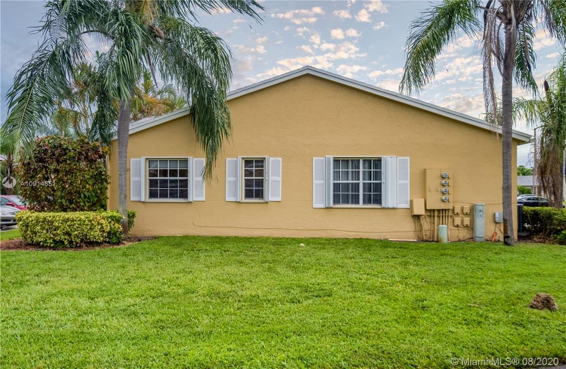 Recently Sold: $190,000 (3 beds, 2 baths, 1090 Square Feet)