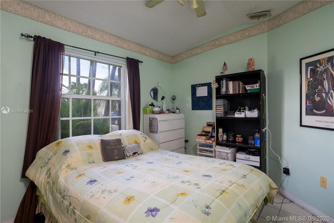 Recently Sold: $190,000 (3 beds, 2 baths, 1090 Square Feet)