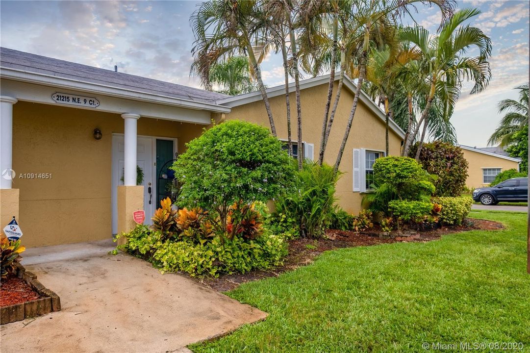 Recently Sold: $190,000 (3 beds, 2 baths, 1090 Square Feet)