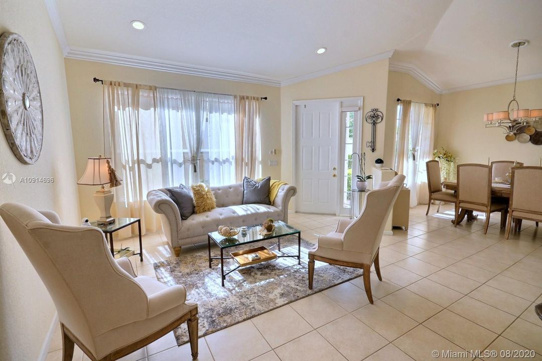 Vendido Recientemente: $329,000 (2 camas, 2 baños, 1883 Pies cuadrados)