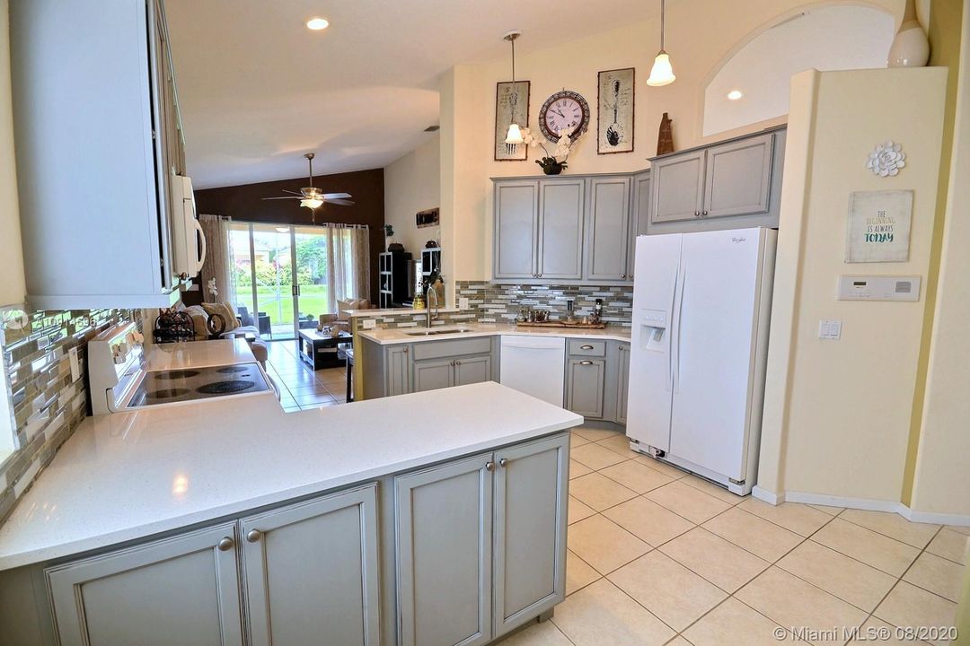 Vendido Recientemente: $329,000 (2 camas, 2 baños, 1883 Pies cuadrados)