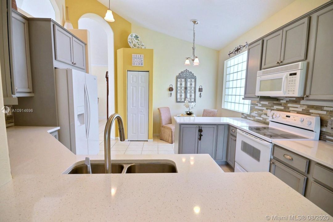 Vendido Recientemente: $329,000 (2 camas, 2 baños, 1883 Pies cuadrados)