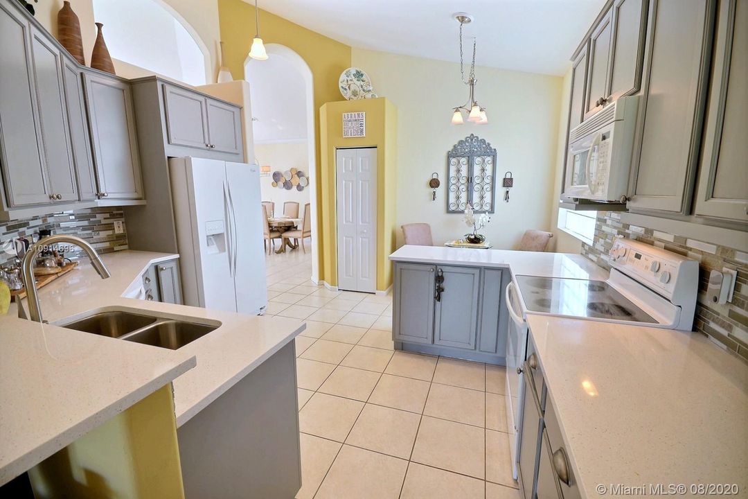 Vendido Recientemente: $329,000 (2 camas, 2 baños, 1883 Pies cuadrados)