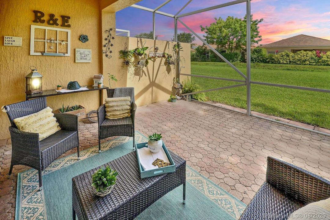 Vendido Recientemente: $329,000 (2 camas, 2 baños, 1883 Pies cuadrados)