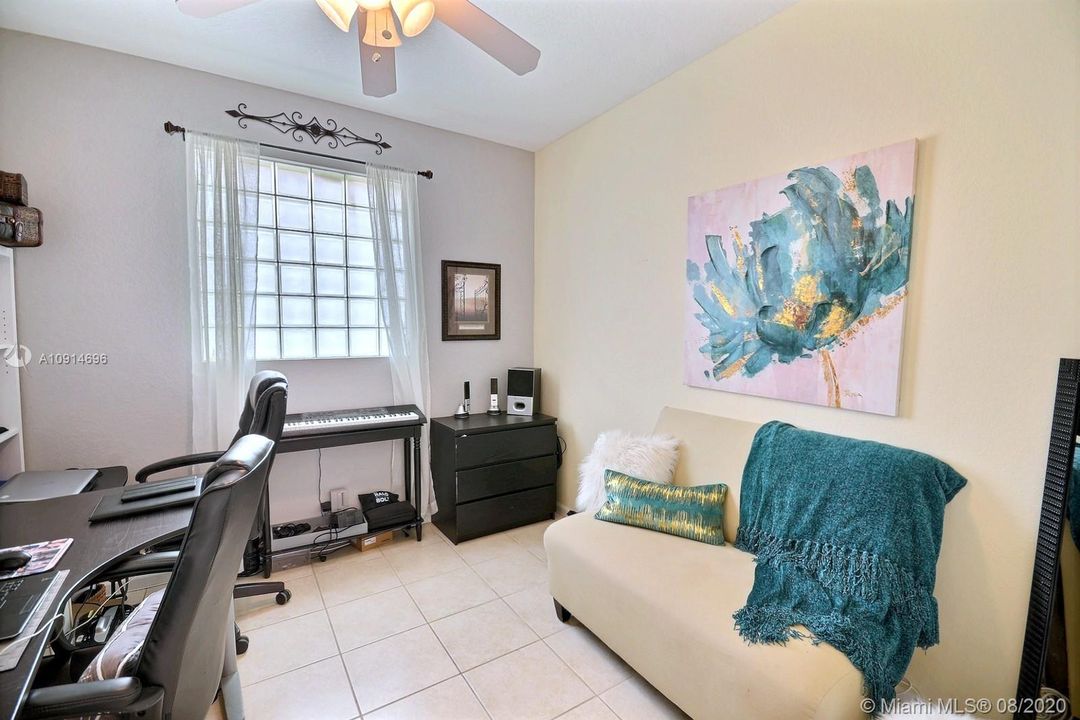 Vendido Recientemente: $329,000 (2 camas, 2 baños, 1883 Pies cuadrados)