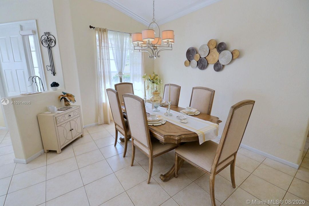 Vendido Recientemente: $329,000 (2 camas, 2 baños, 1883 Pies cuadrados)