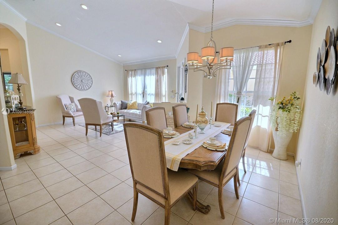 Vendido Recientemente: $329,000 (2 camas, 2 baños, 1883 Pies cuadrados)