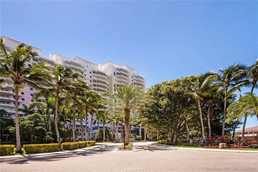 Recently Sold: $1,750,000 (2 beds, 2 baths, 2100 Square Feet)