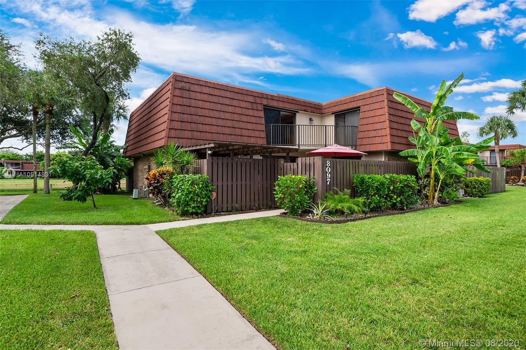 Недавно продано: $259,900 (3 спален, 2 ванн, 1598 Квадратных фут)