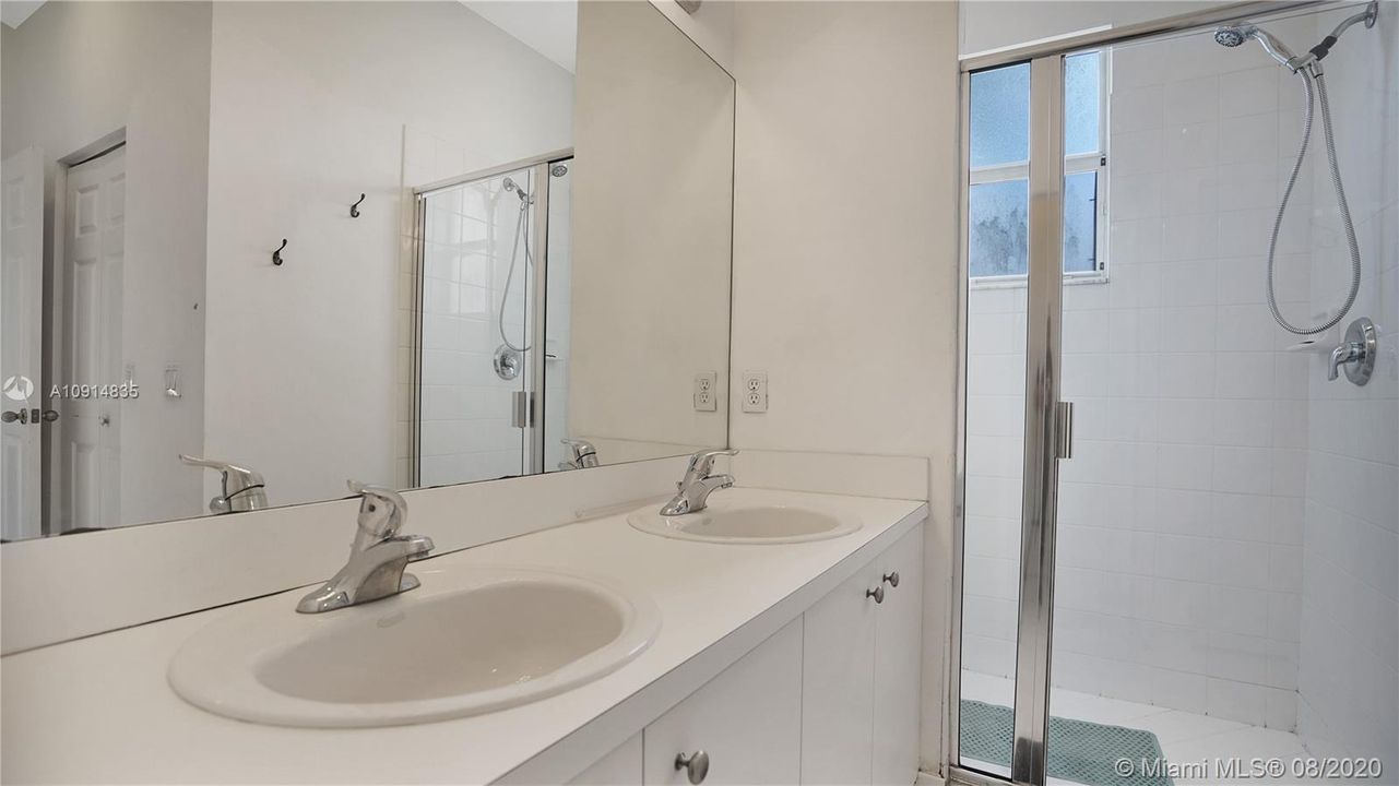 Недавно продано: $225,000 (3 спален, 3 ванн, 1590 Квадратных фут)