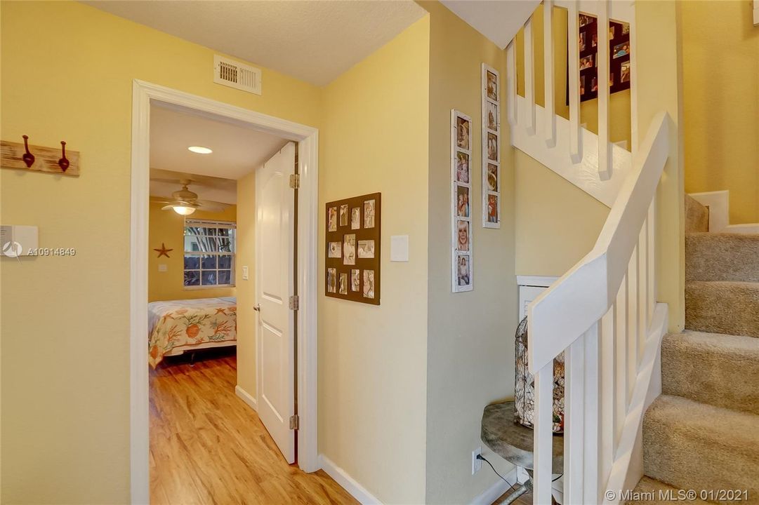 最近售出: $499,900 (3 贝兹, 3 浴室, 1448 平方英尺)