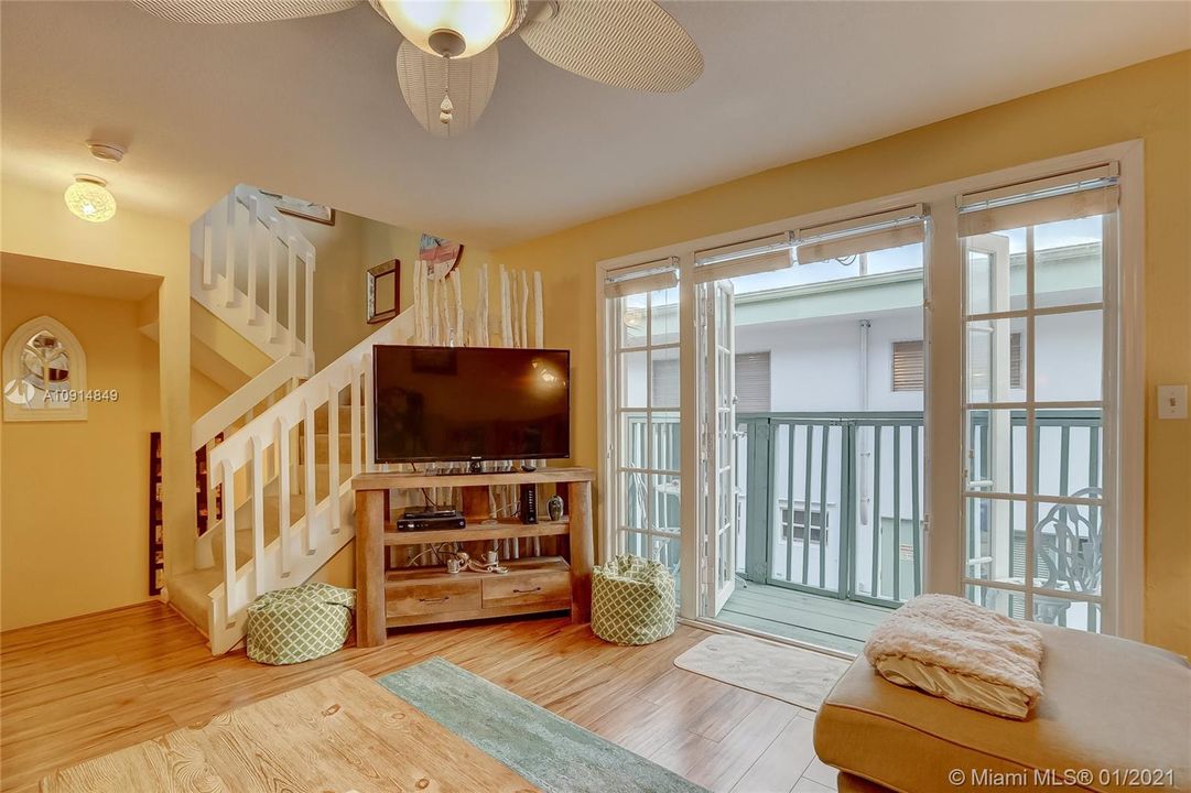 最近售出: $499,900 (3 贝兹, 3 浴室, 1448 平方英尺)