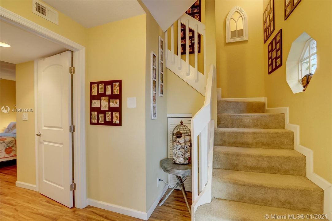 最近售出: $499,900 (3 贝兹, 3 浴室, 1448 平方英尺)