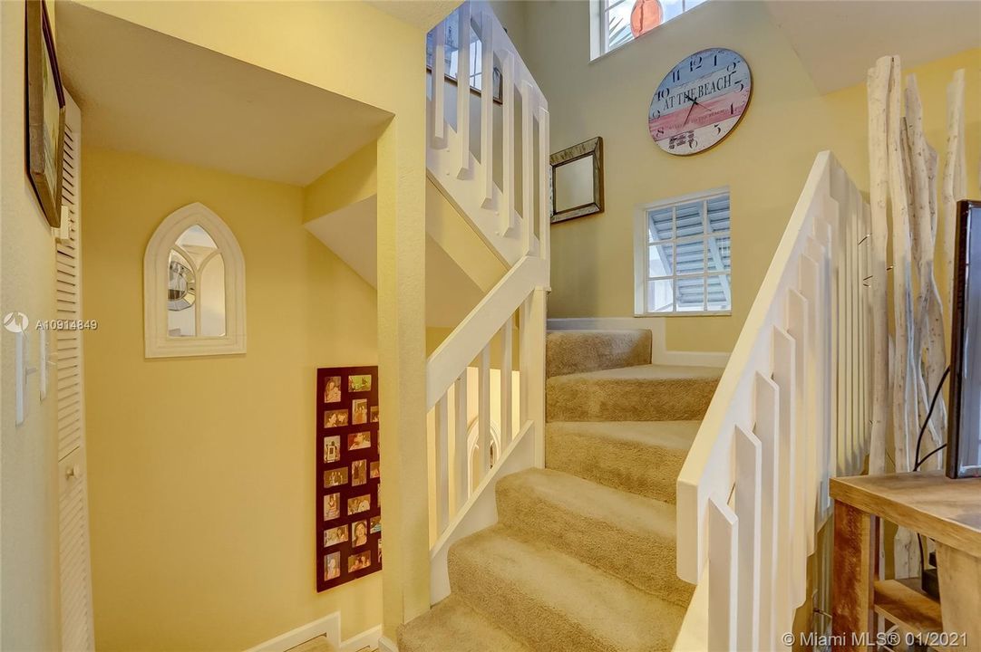 最近售出: $499,900 (3 贝兹, 3 浴室, 1448 平方英尺)