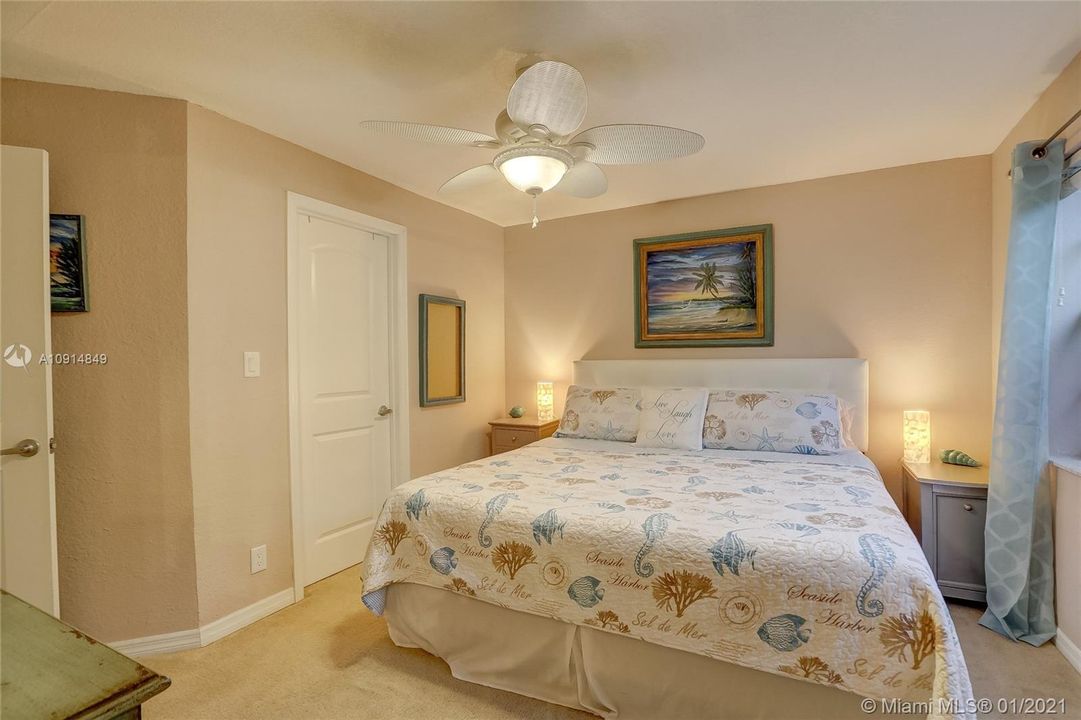 最近售出: $499,900 (3 贝兹, 3 浴室, 1448 平方英尺)