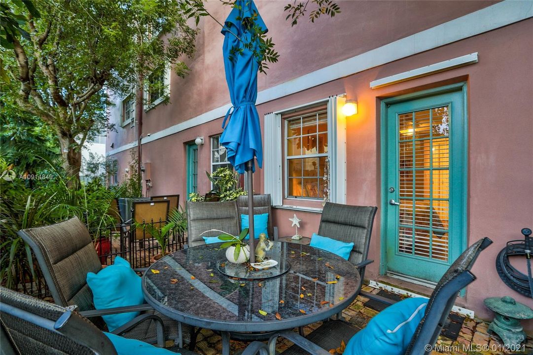 最近售出: $499,900 (3 贝兹, 3 浴室, 1448 平方英尺)