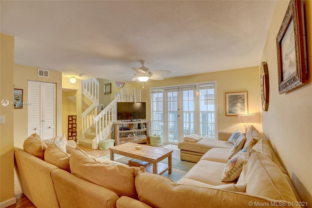 最近售出: $499,900 (3 贝兹, 3 浴室, 1448 平方英尺)