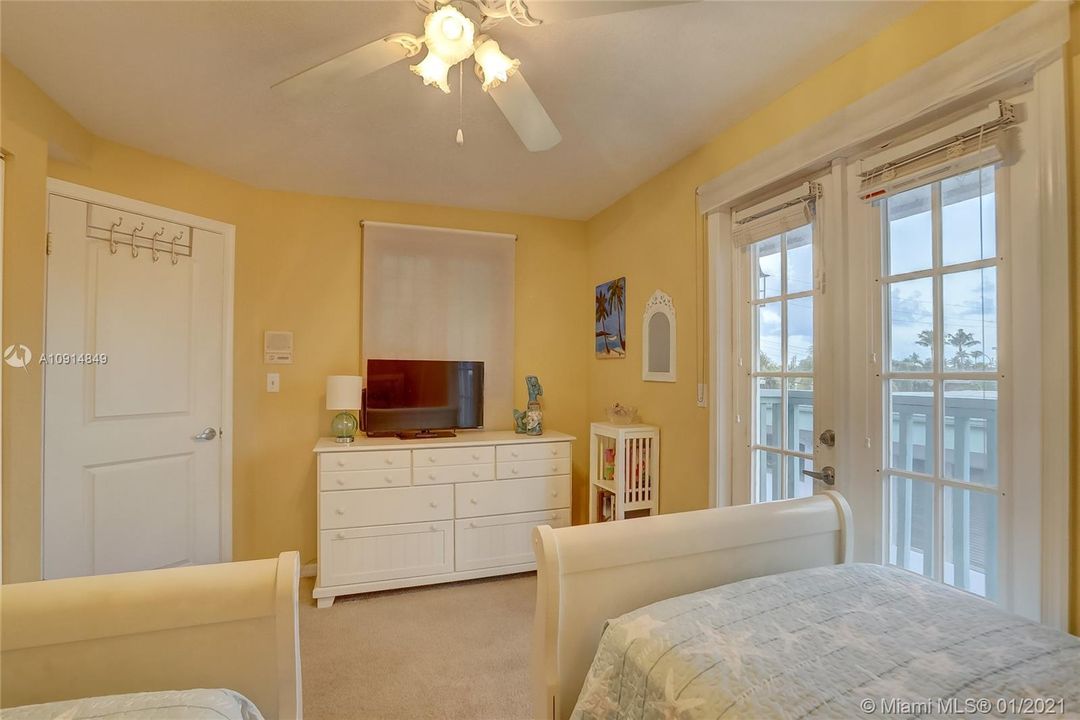 最近售出: $499,900 (3 贝兹, 3 浴室, 1448 平方英尺)