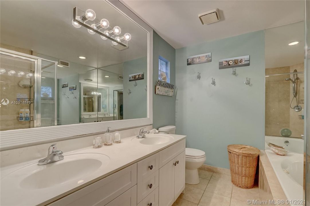 最近售出: $499,900 (3 贝兹, 3 浴室, 1448 平方英尺)