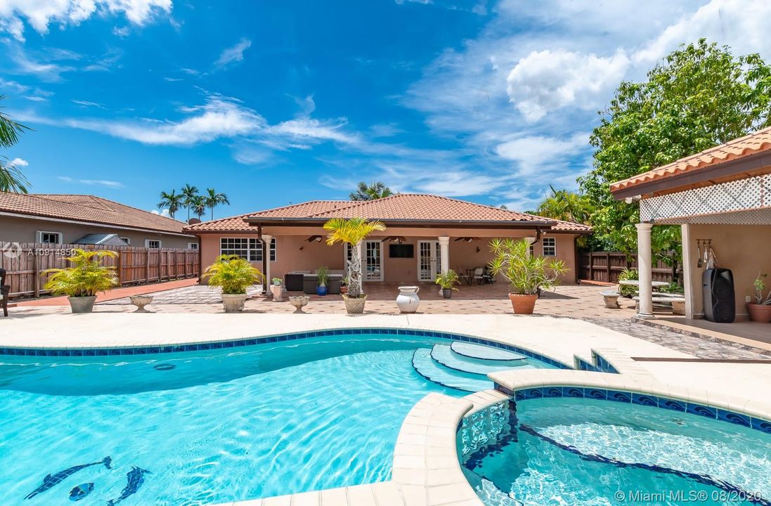 Backyard Pool and Jacuzzi Area