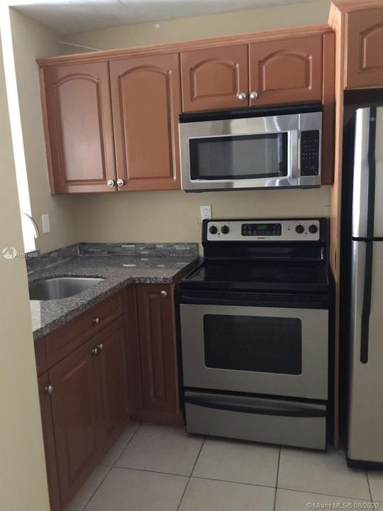 Recently Rented: $1,200 (1 beds, 1 baths, 826 Square Feet)