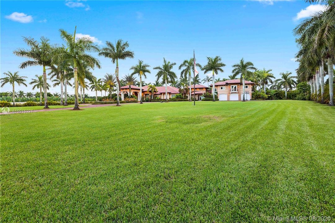 Recently Sold: $1,748,000 (5 beds, 5 baths, 6427 Square Feet)