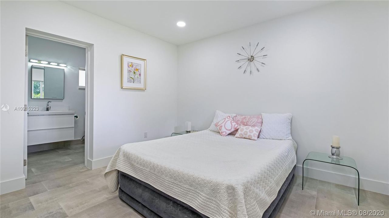 2nd suite on opposite side of the house